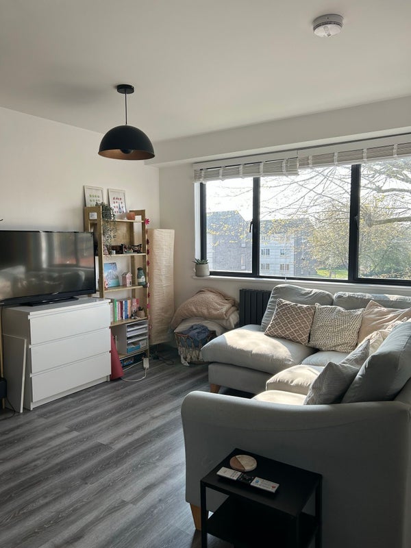 Room Mayford Close in Greater London