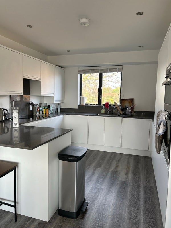 Room Mayford Close in Greater London