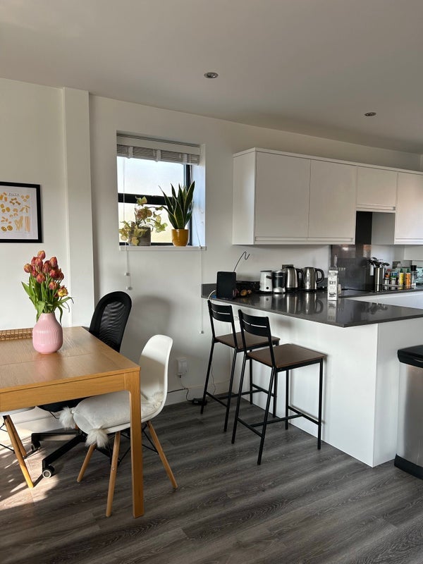 Room Mayford Close in Greater London