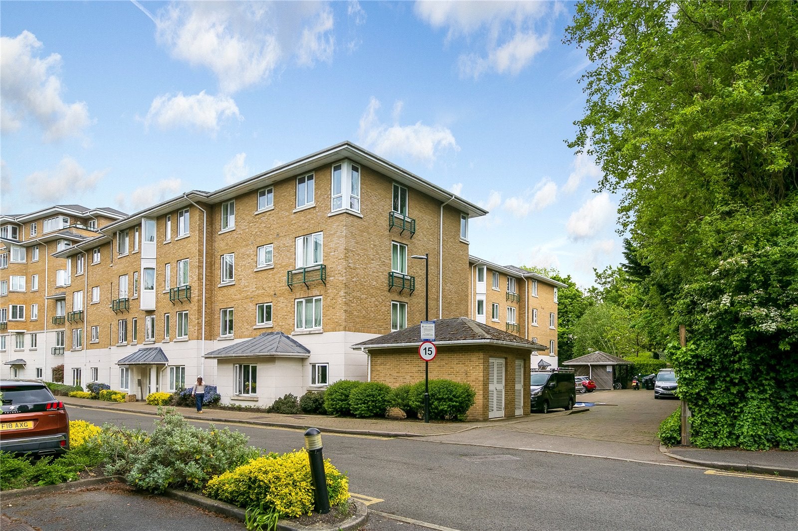 Flat Strand Drive in Greater London