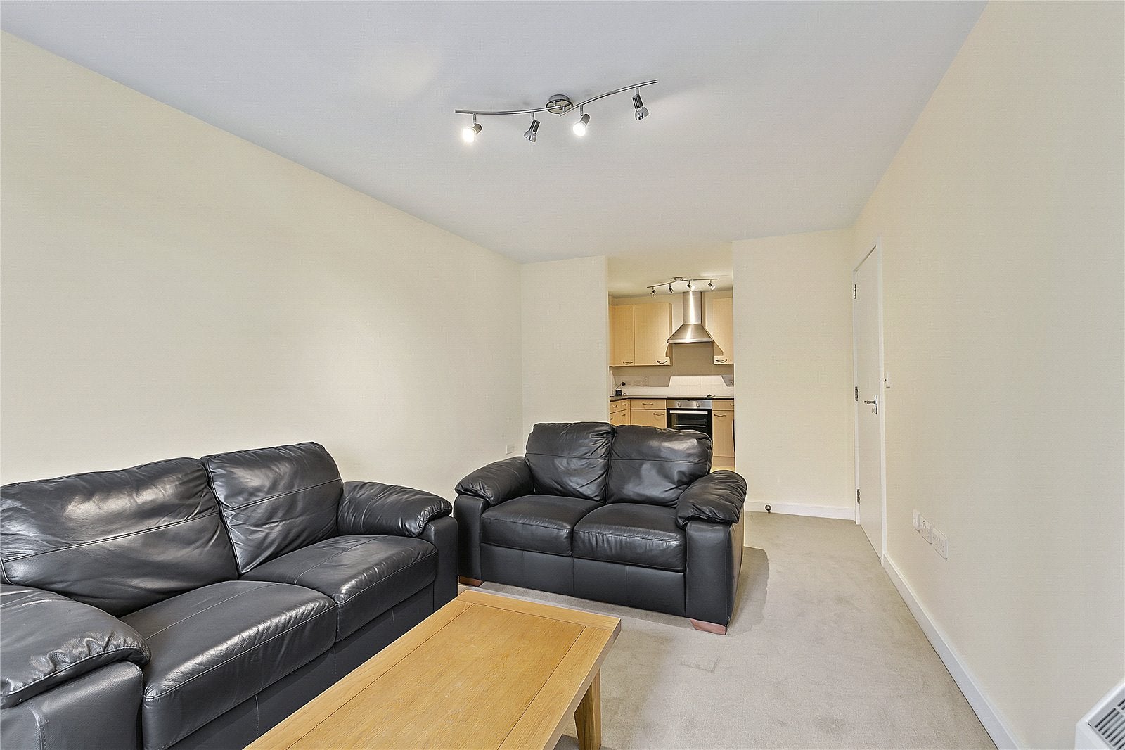 Flat Strand Drive in Greater London