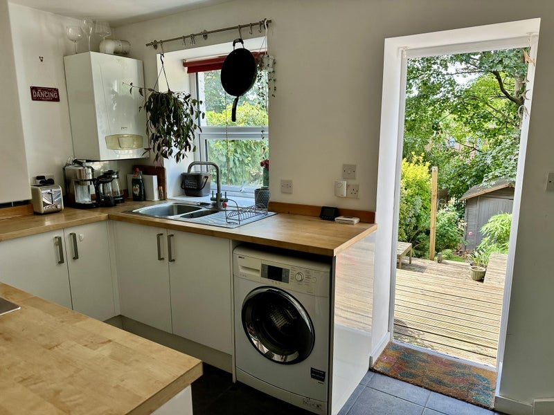 Flat Cotswold Road in Bristol