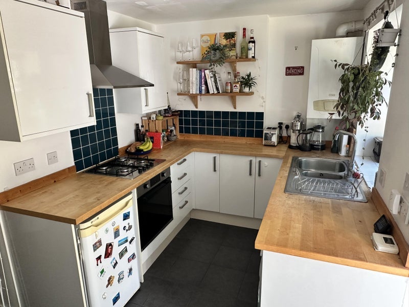 Flat Cotswold Road in Bristol