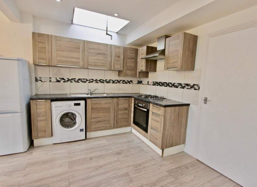 Flat Byron Road in Greater London