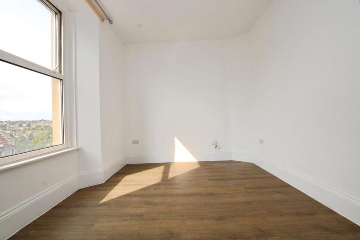 Flat Southfield Road in Bristol
