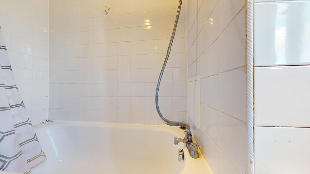 Room Cornwallis Road in Greater London