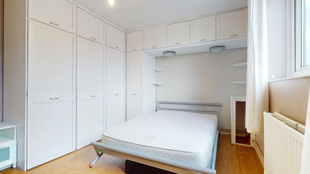Room Cornwallis Road in Greater London