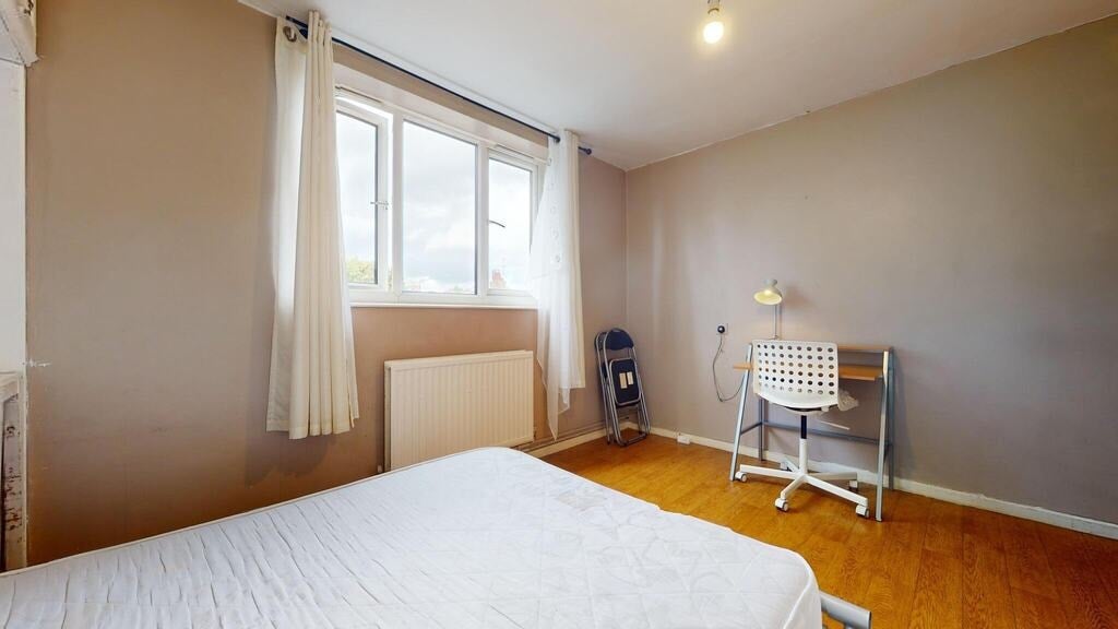 Room Cornwallis Road in Greater London