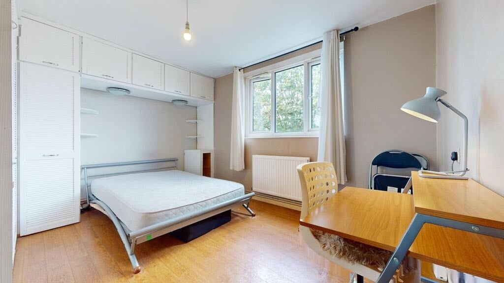 Room Cornwallis Road in Greater London