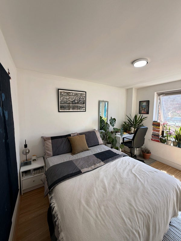 Room Wapping High Street in Greater London