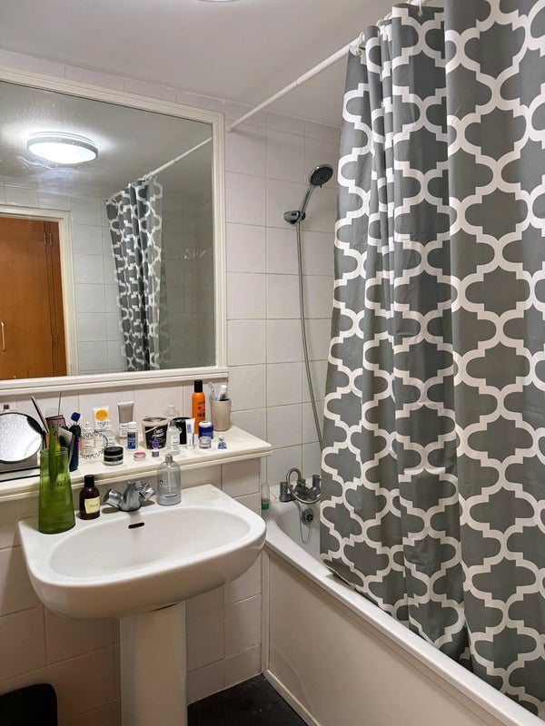 Room Wapping High Street in Greater London