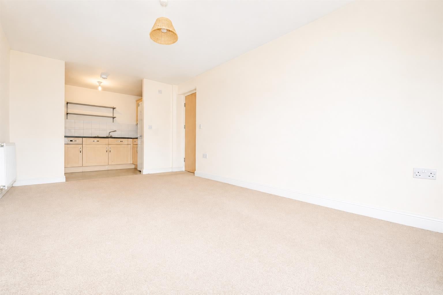 Flat Commonwealth Drive in Crawley