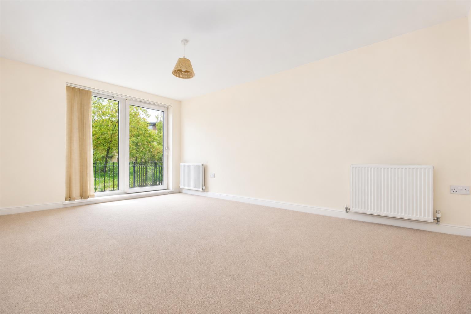 Flat Commonwealth Drive in Crawley