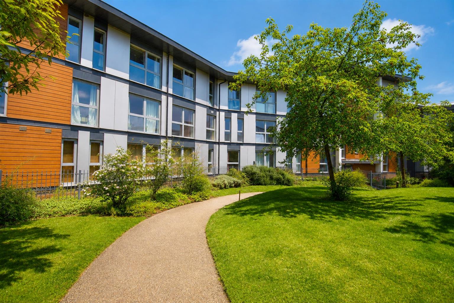 Flat Commonwealth Drive in Crawley
