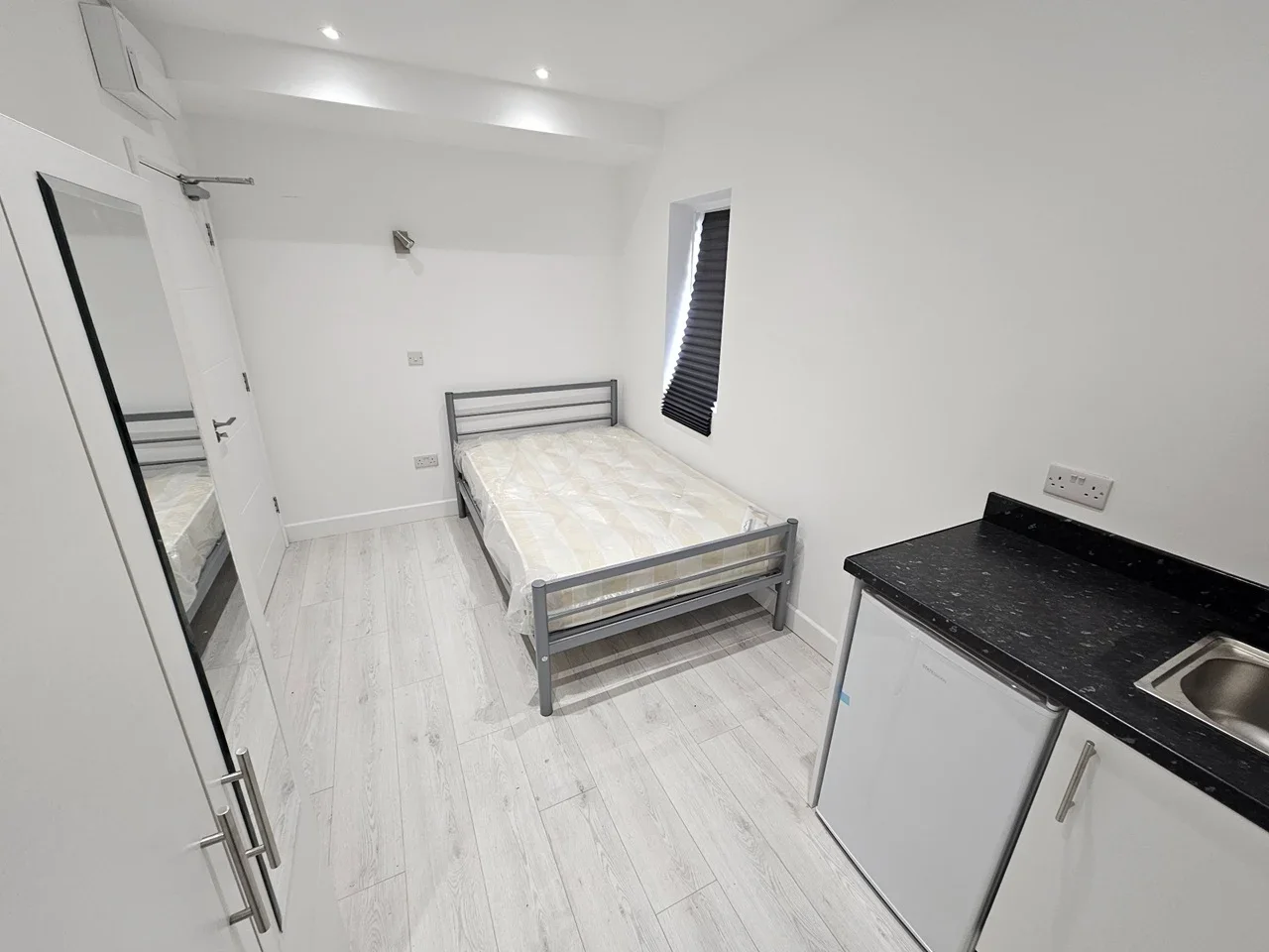 Flat Churchill Road in Greater London