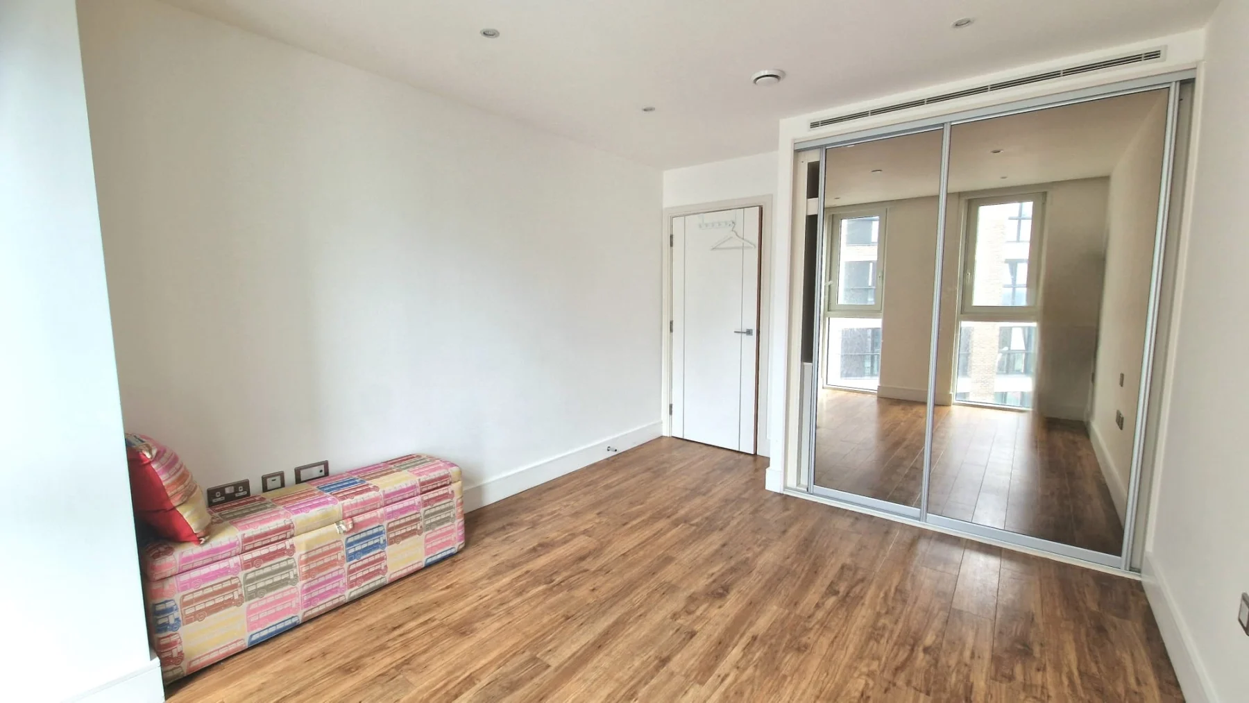 Flat Alie Street in Greater London