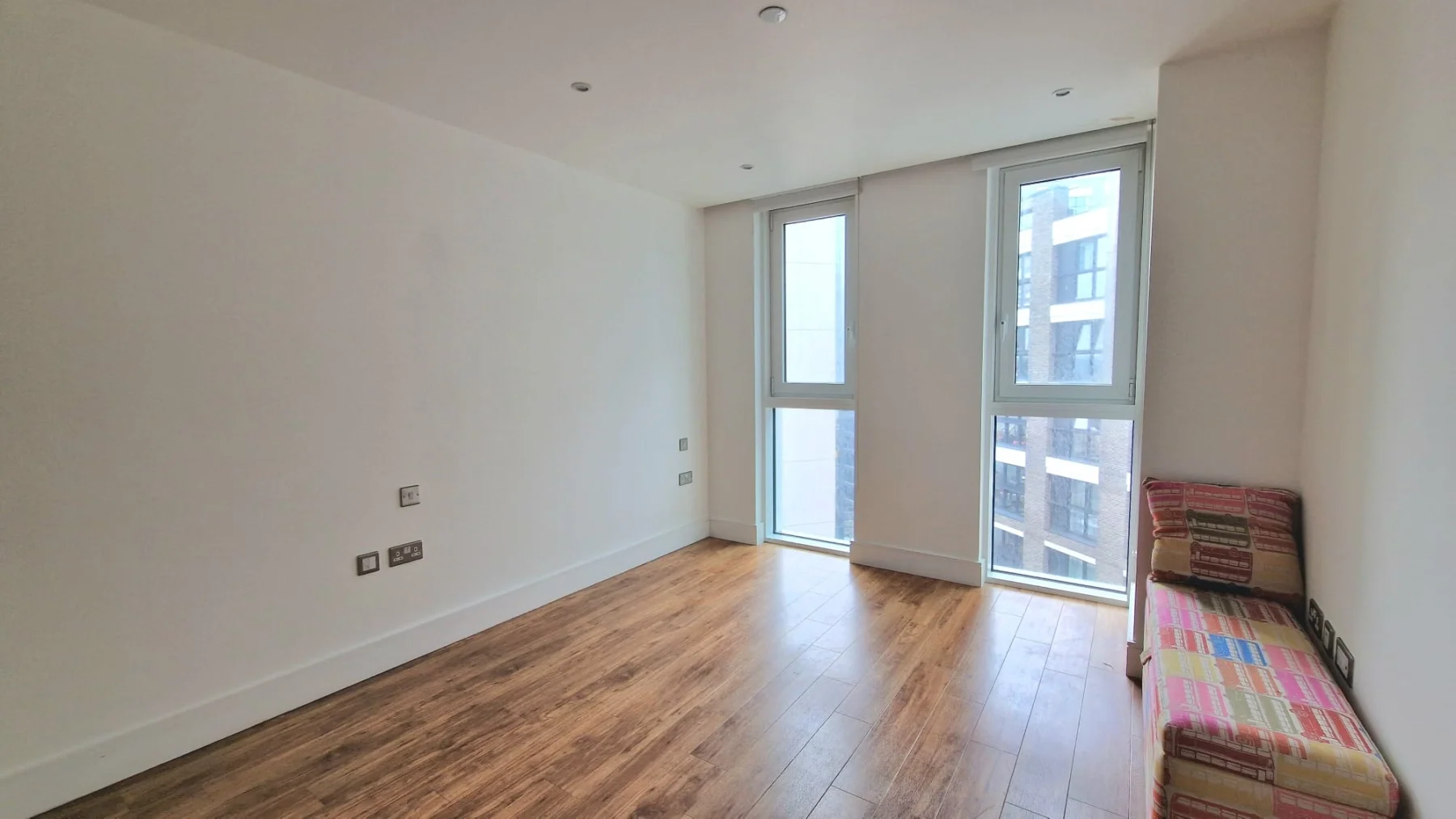 Flat Alie Street in Greater London