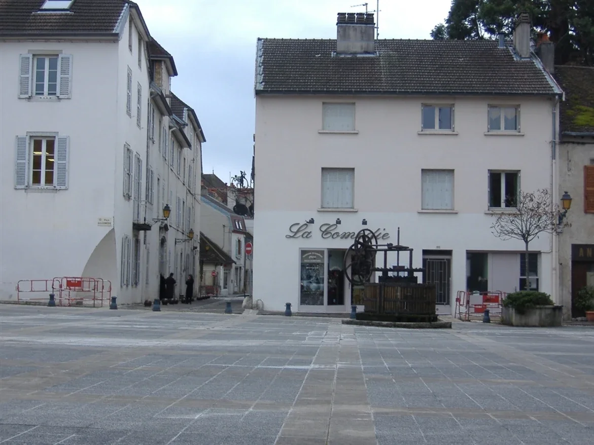 Flat Place de la Comédie in Lons-le-Saunier