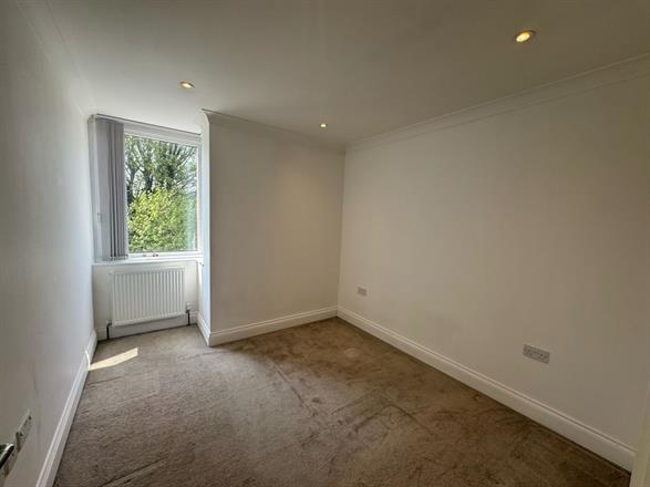 Flat West Wycombe Road in High Wycombe