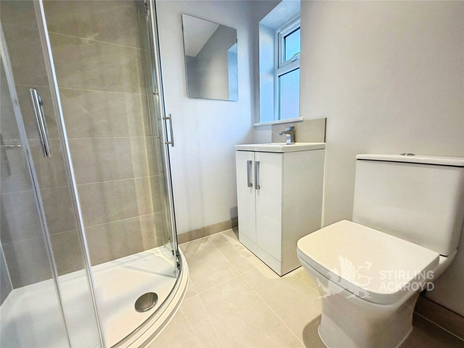 Room Applegarth Avenue in Guildford
