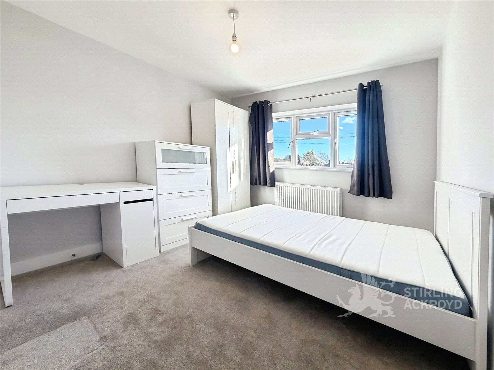 Room Applegarth Avenue in Guildford