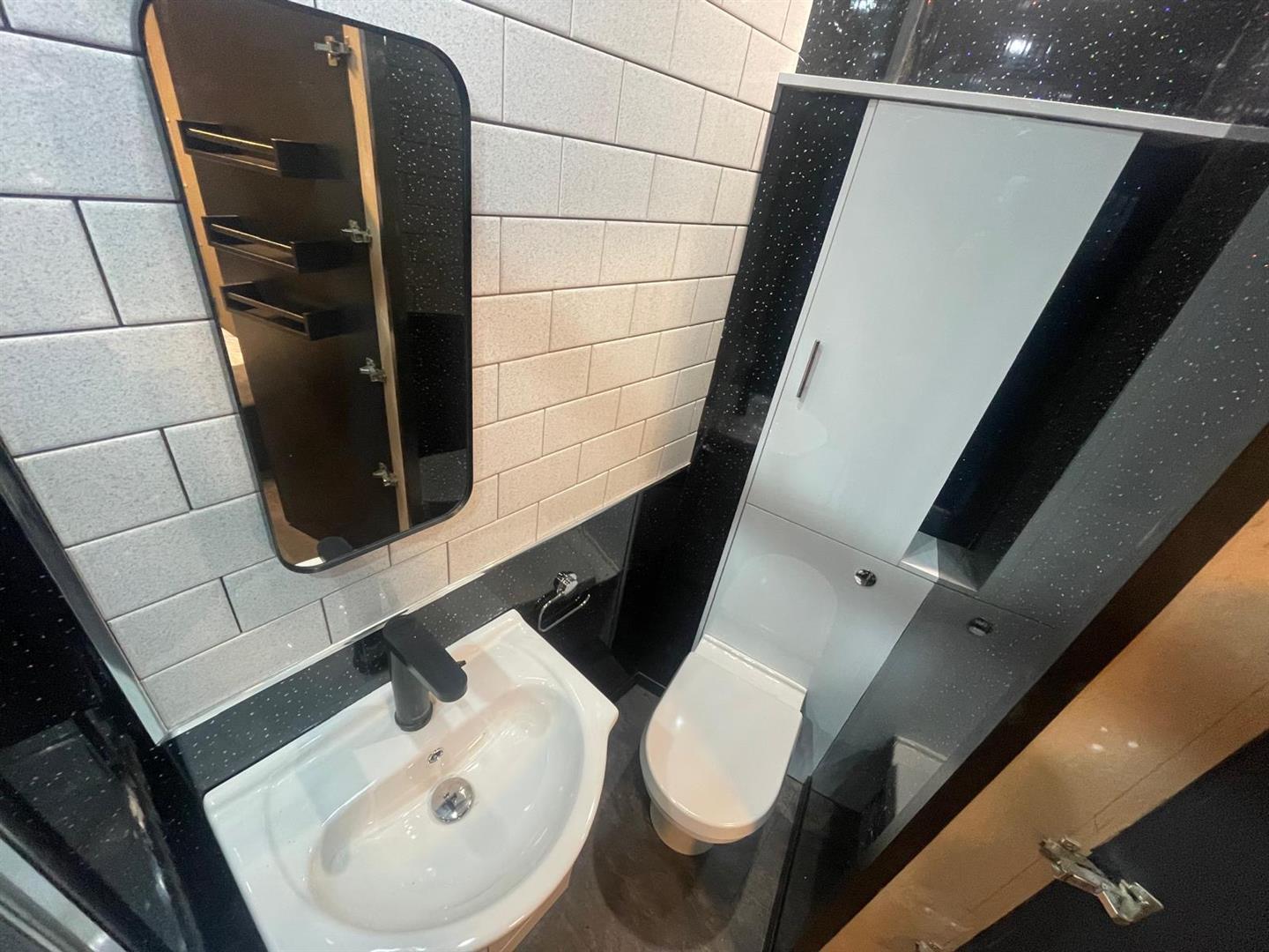 Room Adelphi Place in Preston