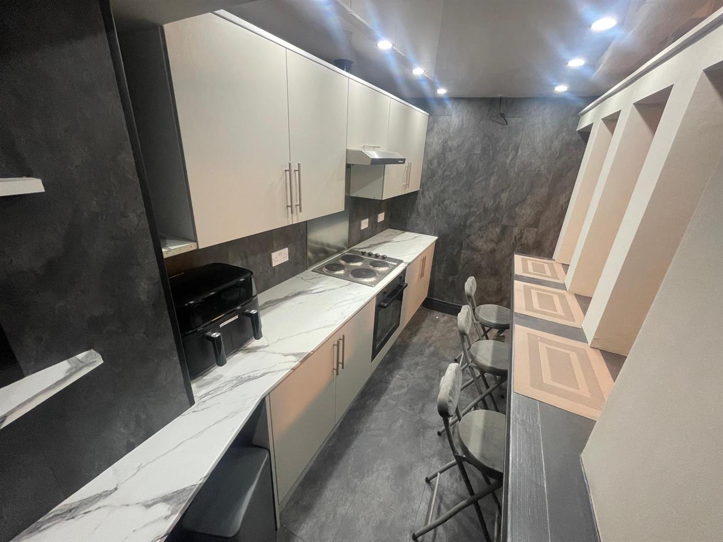 Room Adelphi Place in Preston