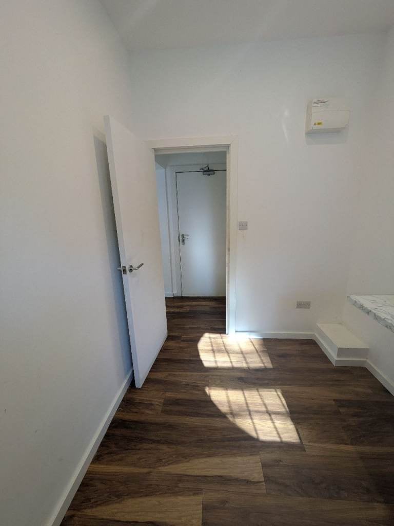 Flat Harewood Road in Greater London