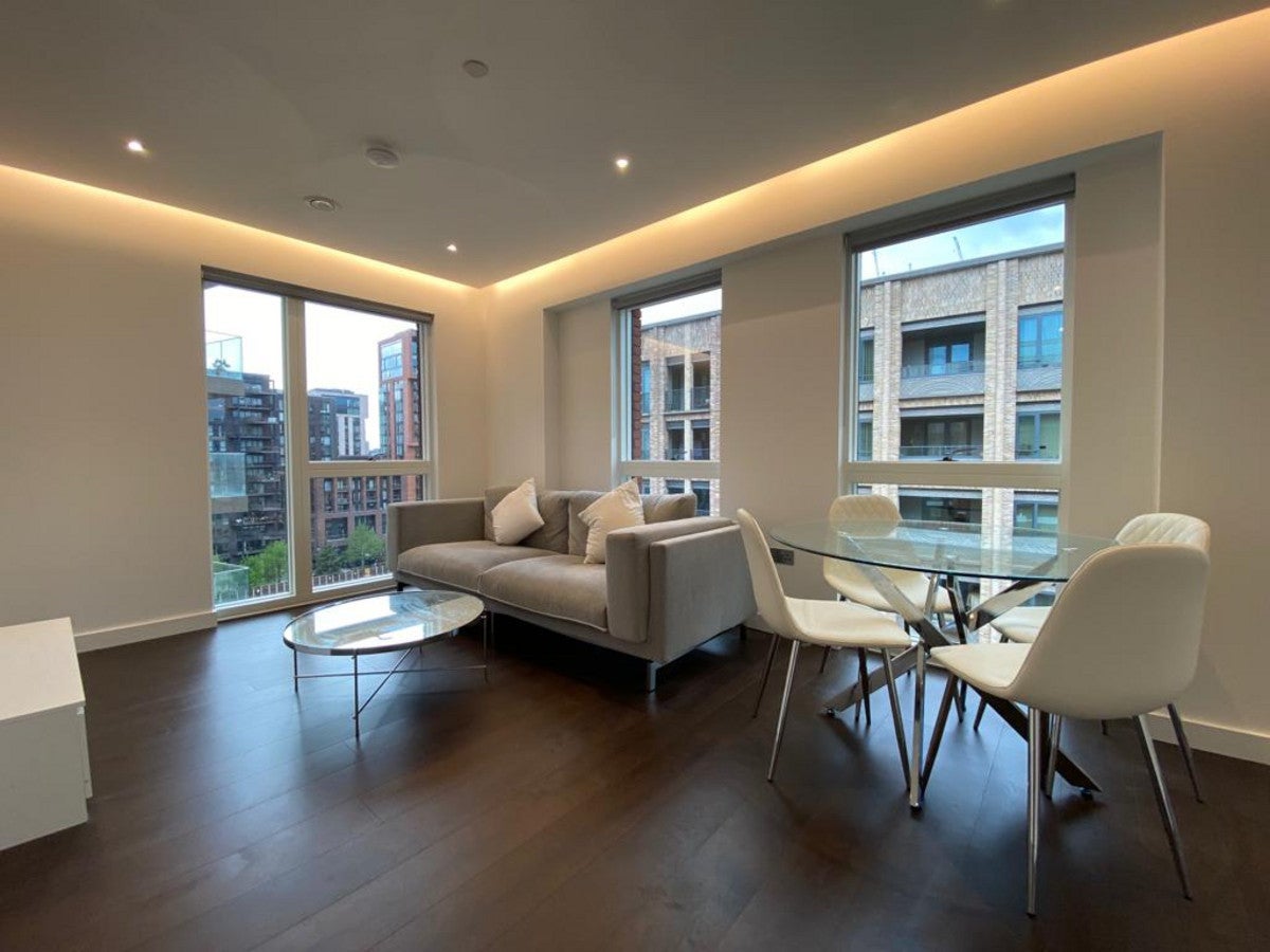 Flat Malthouse Road in London