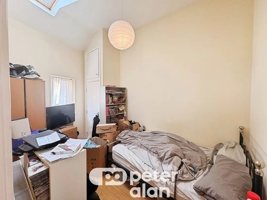 Flat Wyndham Crescent in Cardiff