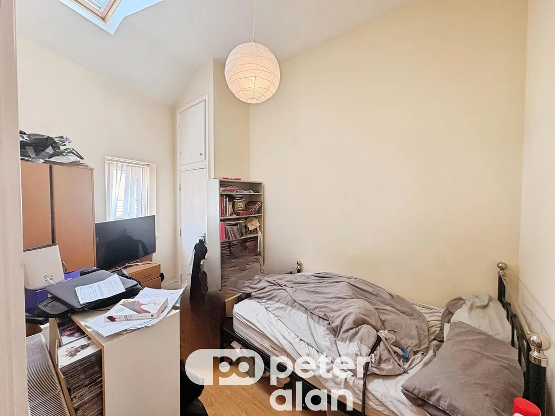 Flat Wyndham Crescent in Cardiff