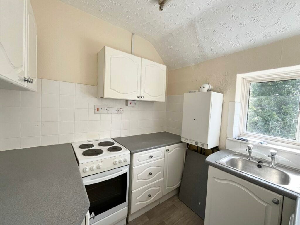 Flat Sandford Court in Rushmoor