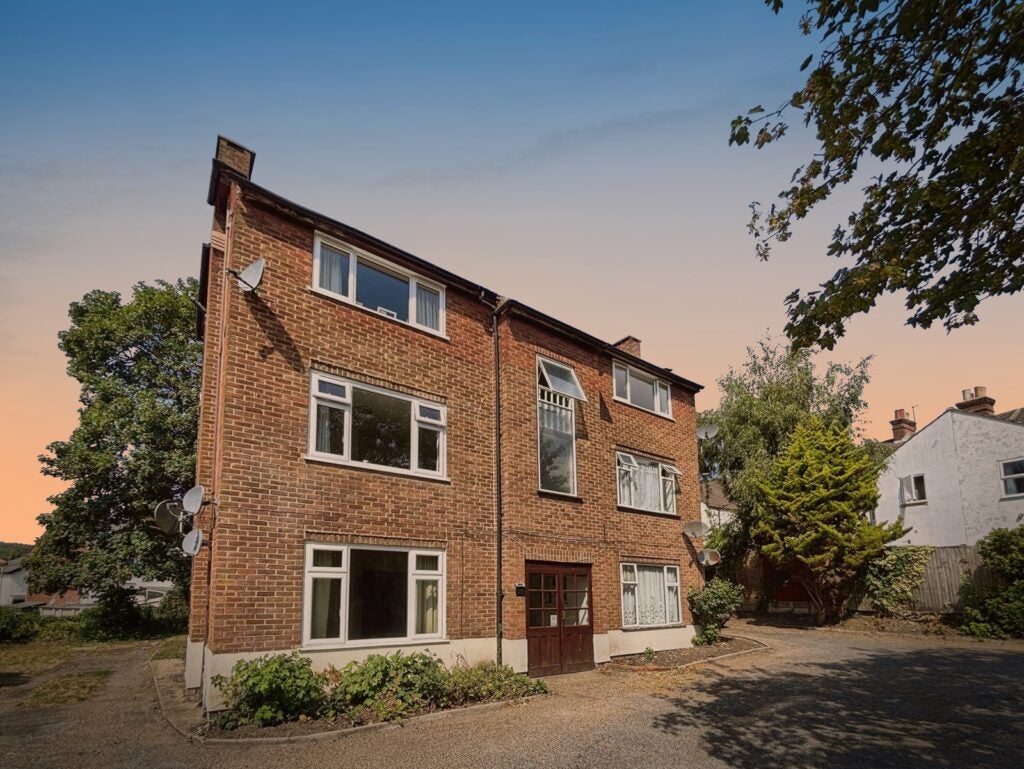 Flat Sandford Court in Rushmoor