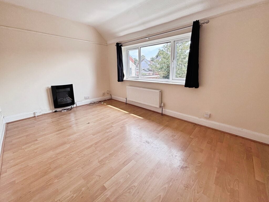 Flat Sandford Court in Rushmoor