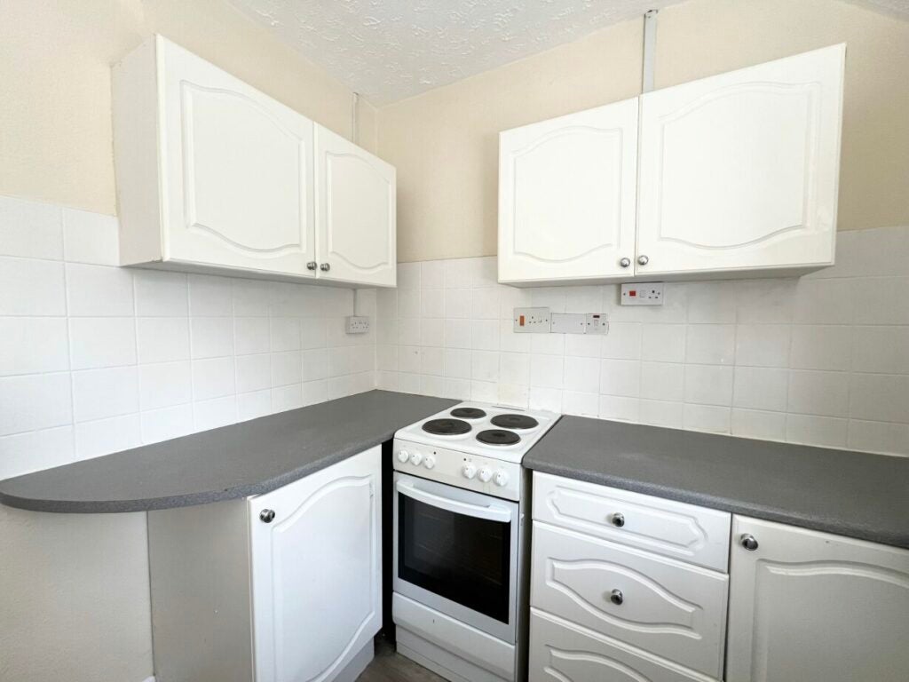 Flat Sandford Court in Rushmoor