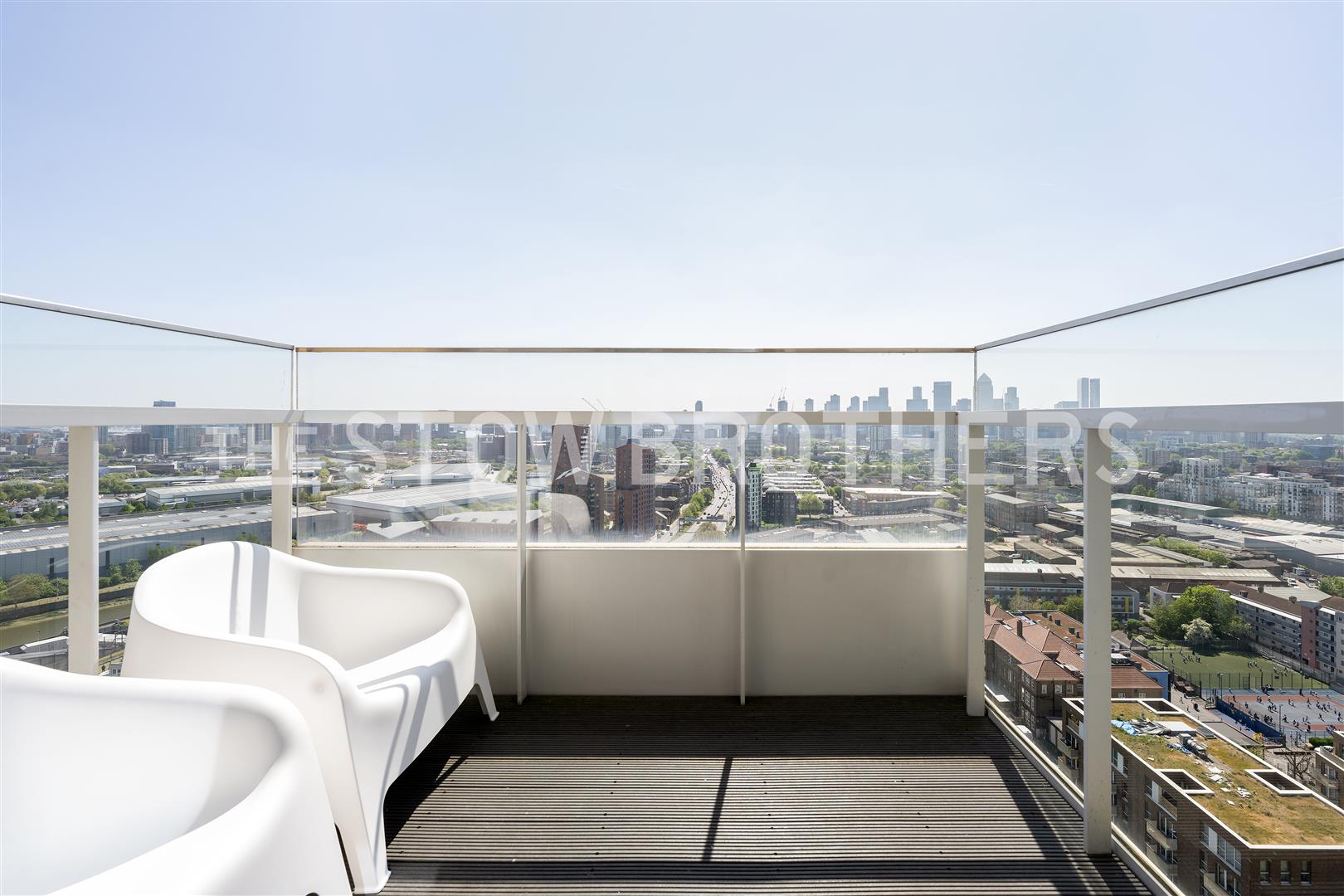 Flat Jefferson Plaza in Greater London