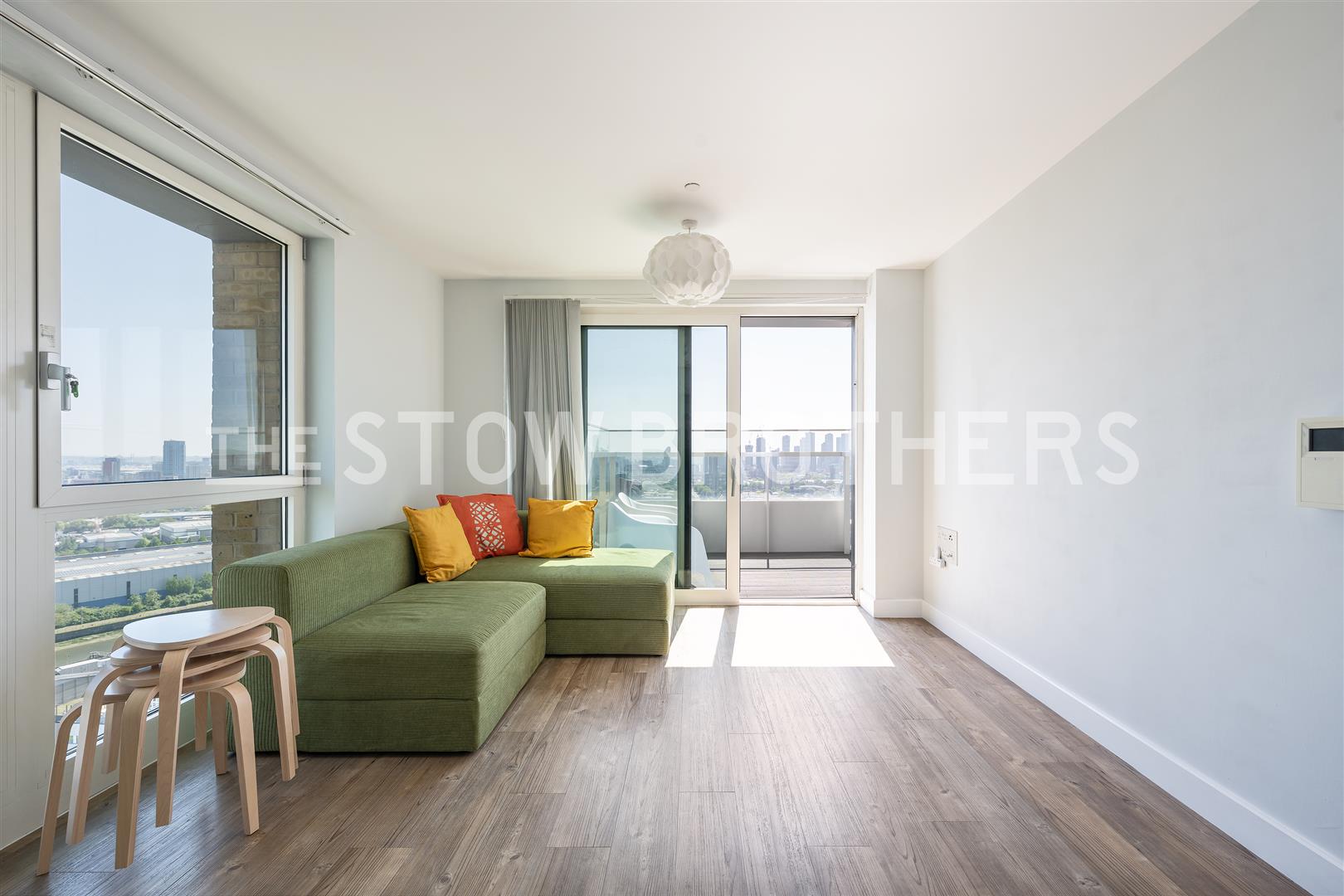 Flat Jefferson Plaza in Greater London