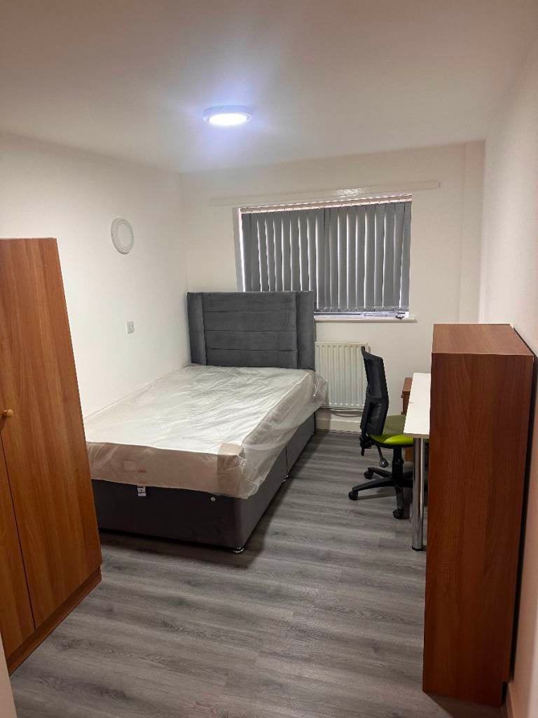 Room Mannville Terrace in Bradford