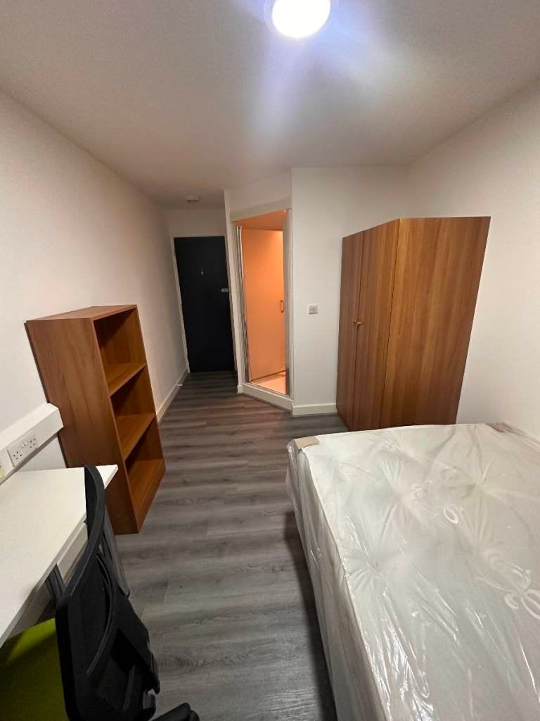 Room Mannville Terrace in Bradford