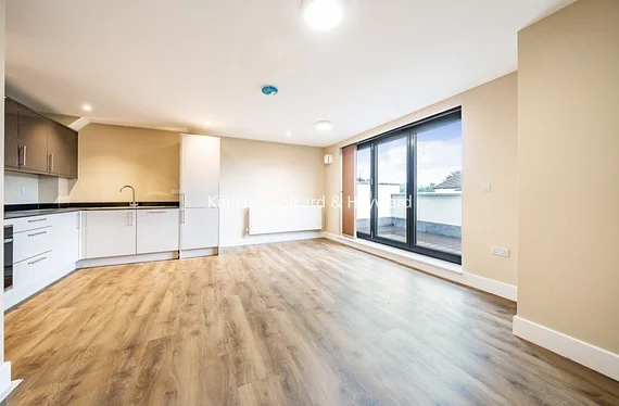 Flat Croft Avenue in Greater London