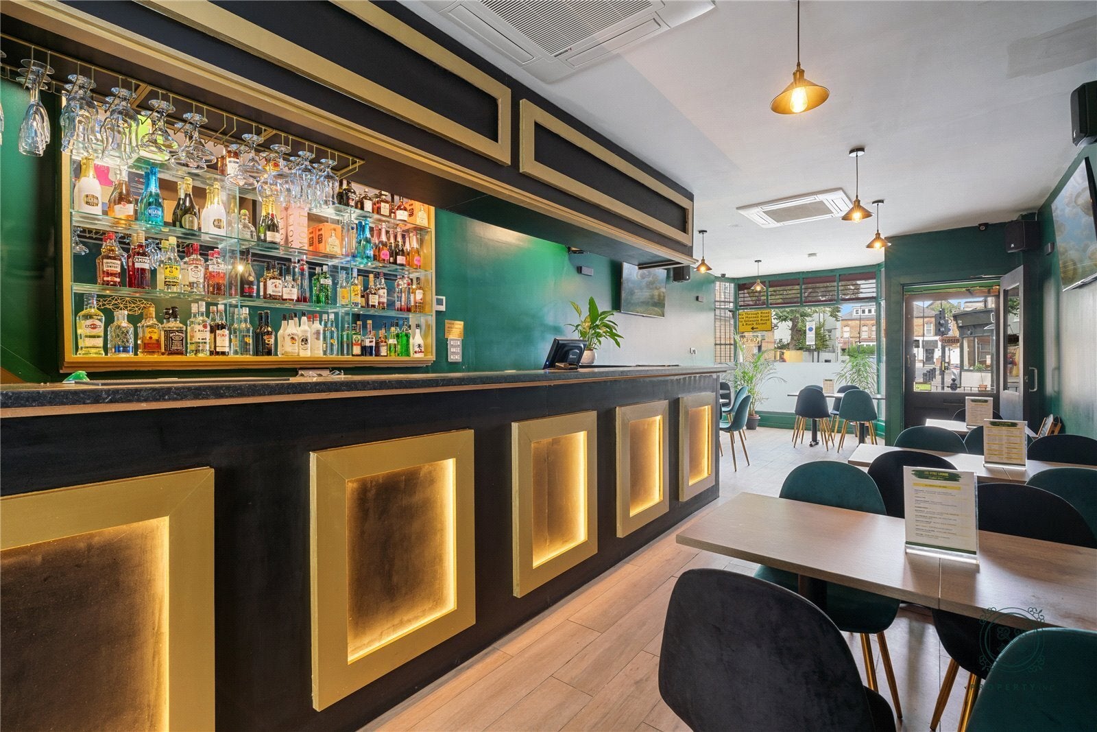 Flat Highbury Park in Greater London