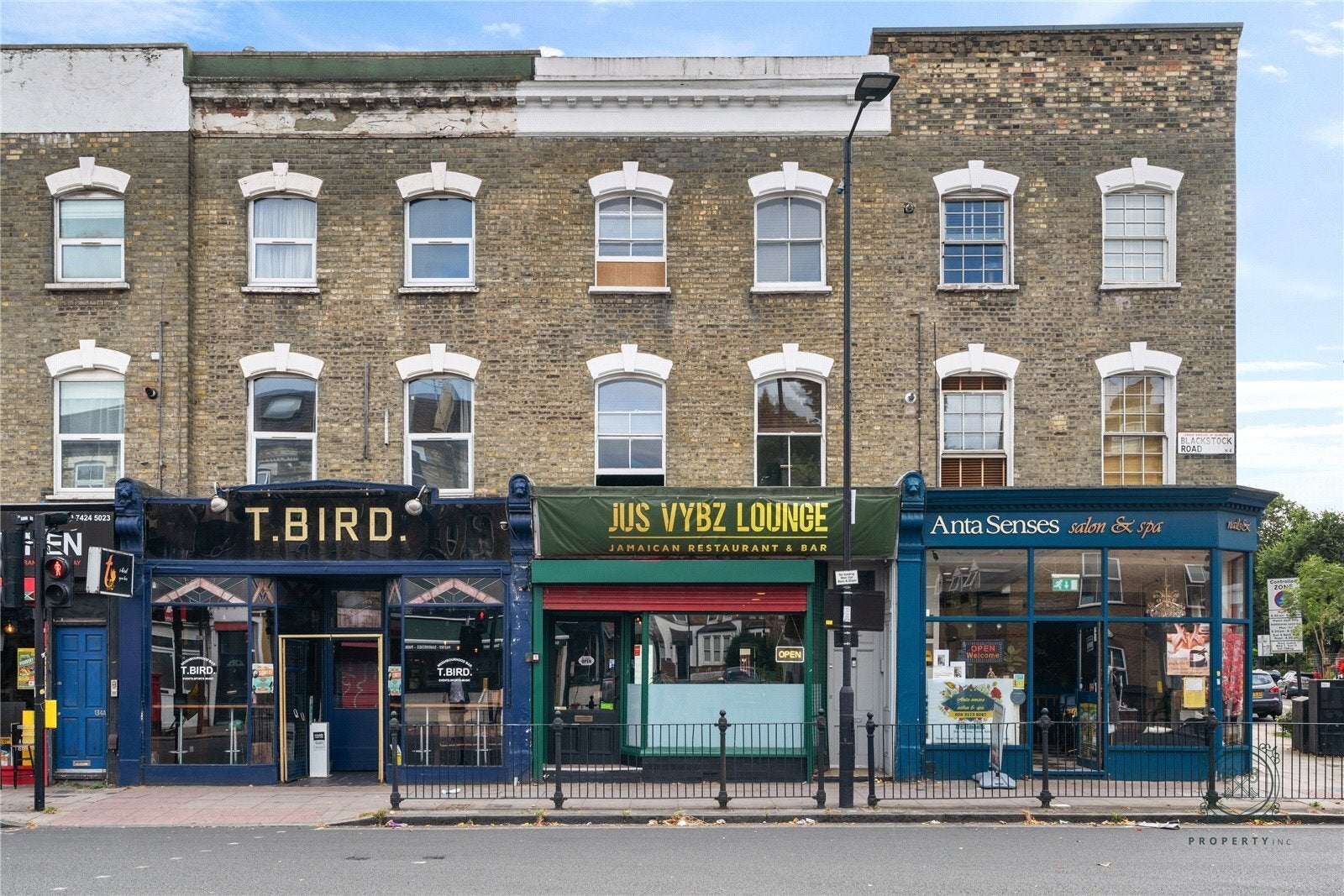 Flat Highbury Park in Greater London
