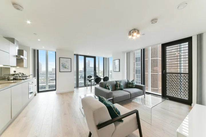 Flat Jupp Road in Greater London