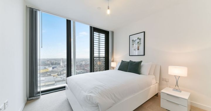 Flat Jupp Road in Greater London