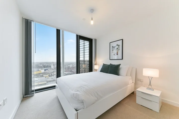 Flat Jupp Road in Greater London