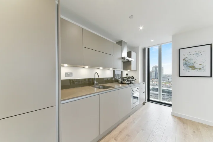 Flat Jupp Road in Greater London