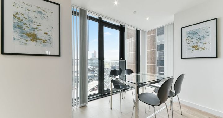 Flat Jupp Road in Greater London