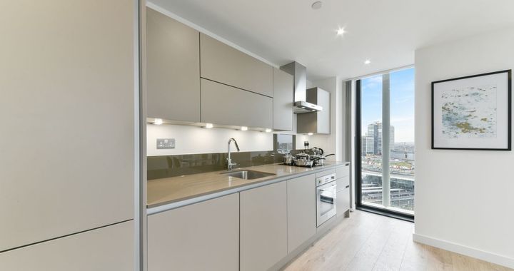 Flat Jupp Road in Greater London