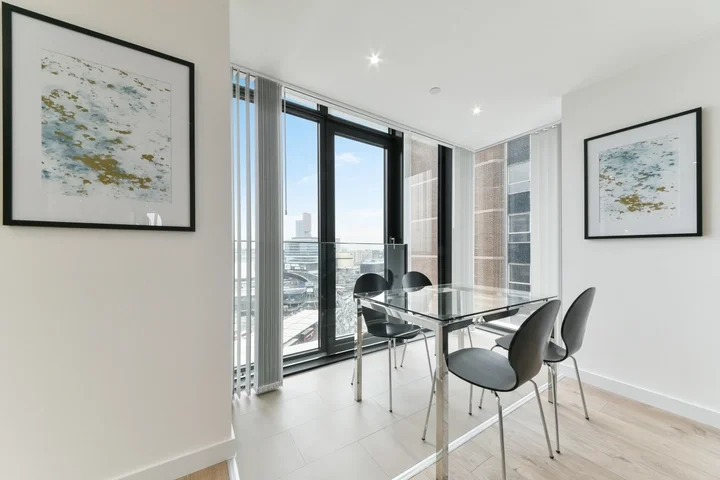 Flat Jupp Road in Greater London