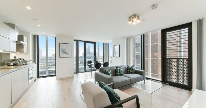 Flat Jupp Road in Greater London